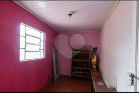 Sobrado à venda na Mooca de 212m² com 2 dormitórios, 1 suíte e 2 vagas.