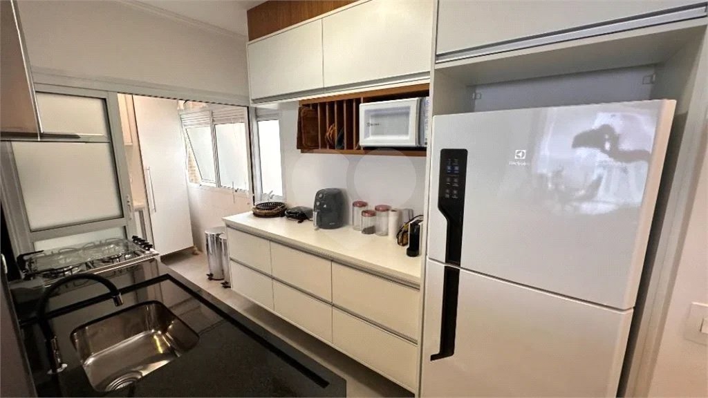 Apartamento à venda com 3 quartos, sendo 1 suíte,  em Riviera de São Lourenço, Bertioga, SP