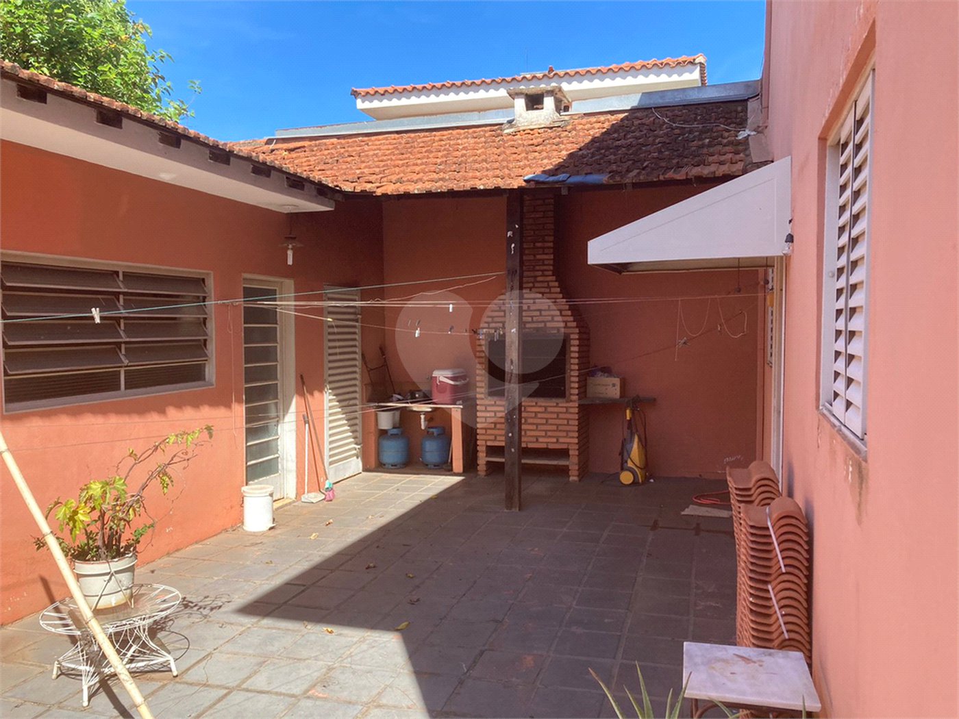 Vende-se excelente casa próxima ao Centro