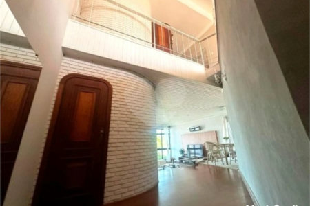 Casa com 400m², 4 dormitórios, sendo 3 suítes, 5 vagas de garagem, à venda na Vila Prudente.