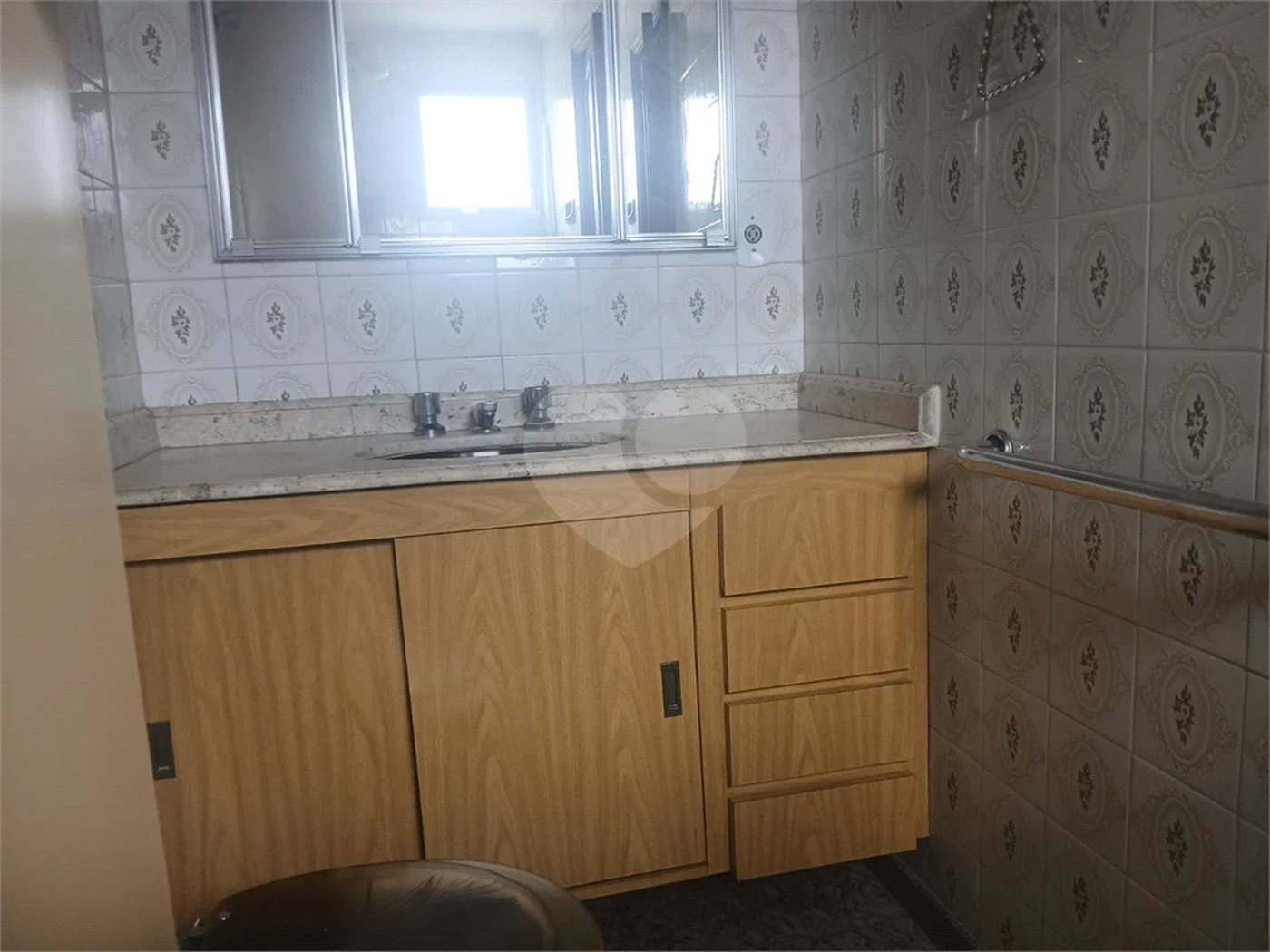 Apartamento a venda com porteira fechada no Belem com 95m com 03 dormitórios espaçoso sendo um suíte, 2 vagas. Aceita Permuta.