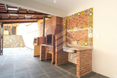 Sobrado à venda 240m² com 4 quartos, sendo 1 suíte, em Jardim Peri Peri a 650 metros do Metrô Vila Sônia