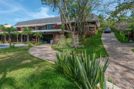 Casa à venda com 4 suítes no condomínio Vale da Santa Fé, Vinhedo - SP