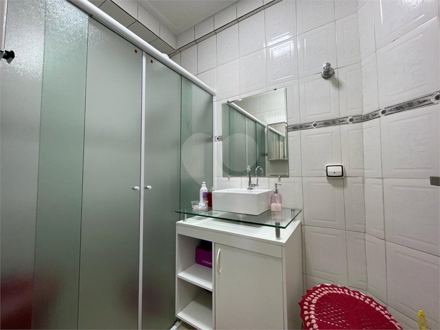 Apartamento á venda na Bela Vista com 57m² reformado e com armário embutido.