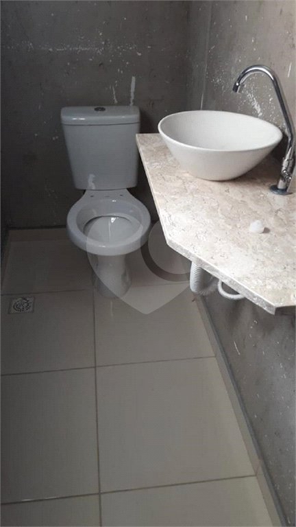 Casa térrea no Condomínio Samambaia.