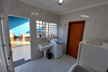 Sobrado à venda com 5 quartos, sendo 1 suíte,  em Terra Nobre, Louveira, SP