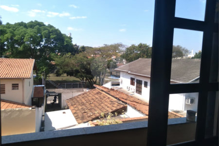 Sobrado espaçoso e bem localizado