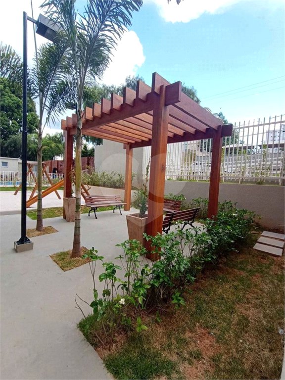 Apartamento no Condomínio Parque dos Jacarandás.