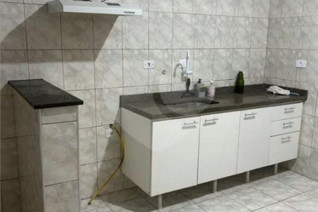 São Paulo - Capital - Bairro Santa Cruz - R4 495.000,00 - Aceita permuta por imóvel na cidade de Indaiatuba- Sp - Sobrado em rua residencial sem saída e com praça particular. O imóvel possui 2 quartos — 1 suíte com dois ambientes e acesso a hall externo. Sala ampla, cozinha com dois ambientes