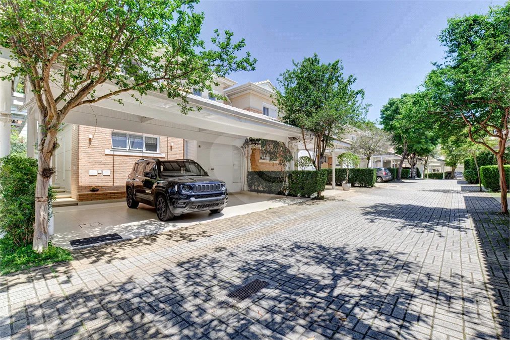 Casa à venda com 3 suítes no condomínio Villa Splendore, São Paulo - SP