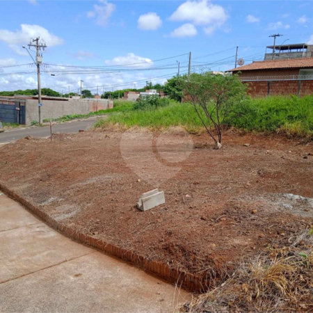 Terreno com 251,00 m² .
