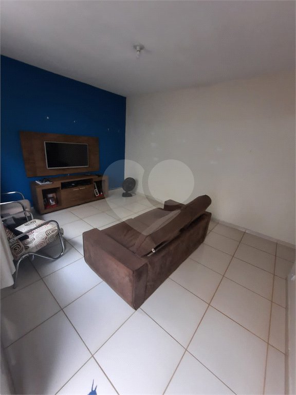 Casa Térrea com 2 dormitórios.