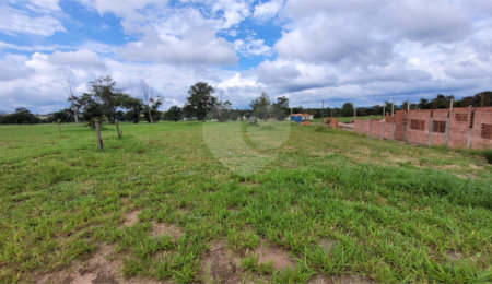 Terreno à venda no condomínio Vila Pinhal, Itirapina - SP