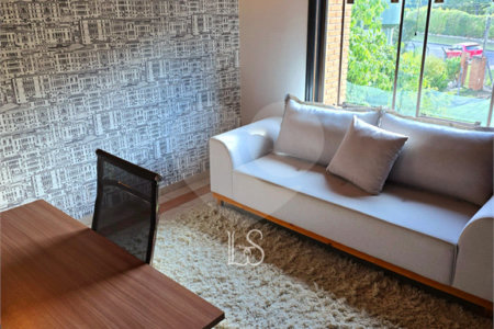 Indaiatuba- Vale das Laranjeiras - Vista dos fundos para o lago - Casa assobradada - 3 pisos, 4 quartos, 2 suítes, uma com hidro ,escritório, sala 3 ambientes, lareira, lavabo,cozinha ampla, despensa, lavanderia, churrasqueira, forno pizza, 6 wcs, piscina, jardim despensa, garagem, segurança