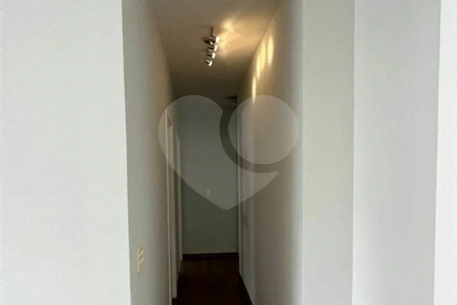 Excelente apartamento de 3 dormitórios, sendo uma Suíte e 2 vagas de garagem.