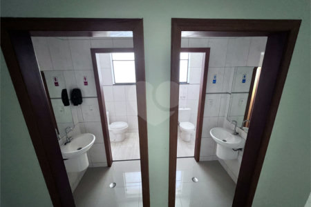 Prédio Comercial de Alto Padrão - 253m², 5 Salas, 5 banheiros , 3 Vagas , à venda na Moóca