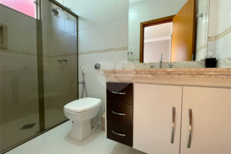 Casa de alto padrão, térrea no condomínio fechado Damha I em São Carlos.