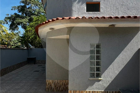 Casa à Venda com 3 quartos em Pedra de Guaratiba