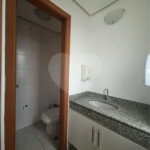 SALA COMERCIAL DE 90 M² COM 12 BAIAS, SALA DE REUNIÃO, AR-CONDICIONADO CENTRAL E 2 VAGAS!