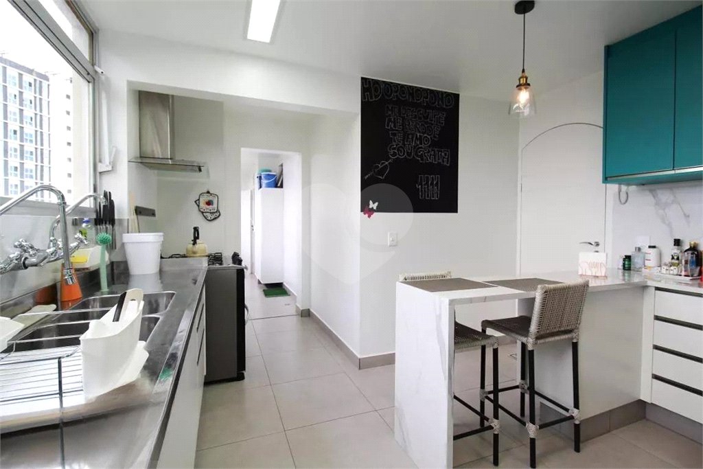 Apartamento para venda em Moema com 185m², 3 dormitórios sendo 1 suíte e 1 vaga