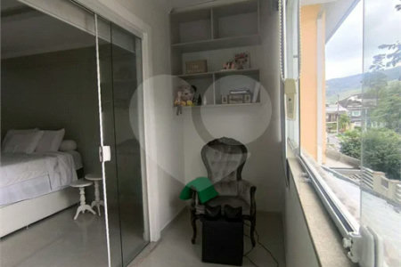 Casa de alto padrão no condomínio Golden Village