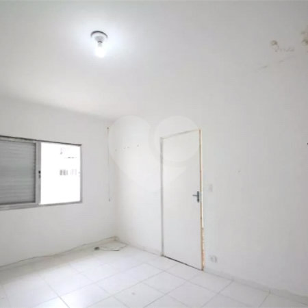 Casa à venda no Campo Belo de 200 metros quadrados, com 3 casas no terreno.