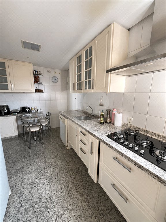 Apartamento à venda com 2 suítes em Campo Belo, São Paulo, SP