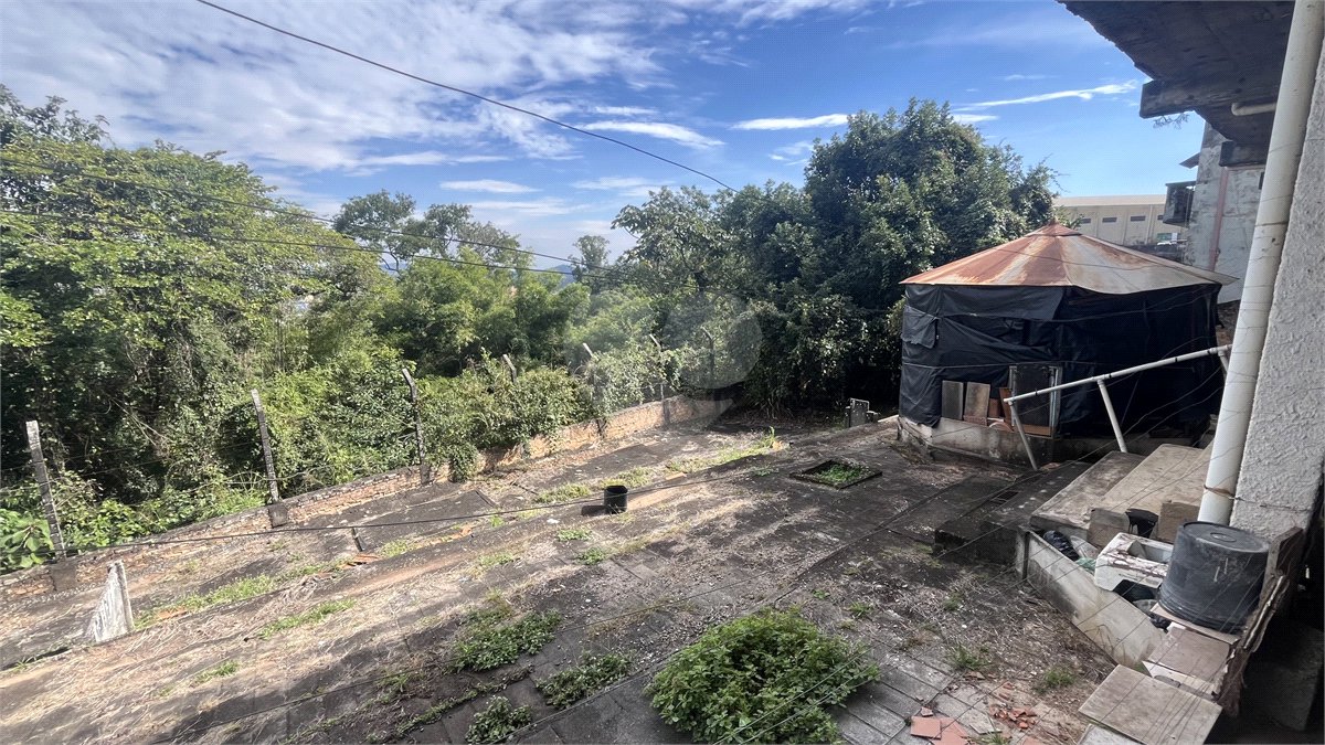 Casa Térrea com 3 dormitórios no Centro de Atibaia