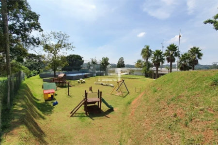 Casa à venda com 4 quartos, sendo 3 suítes, no condomínio Vintage, Cotia - SP