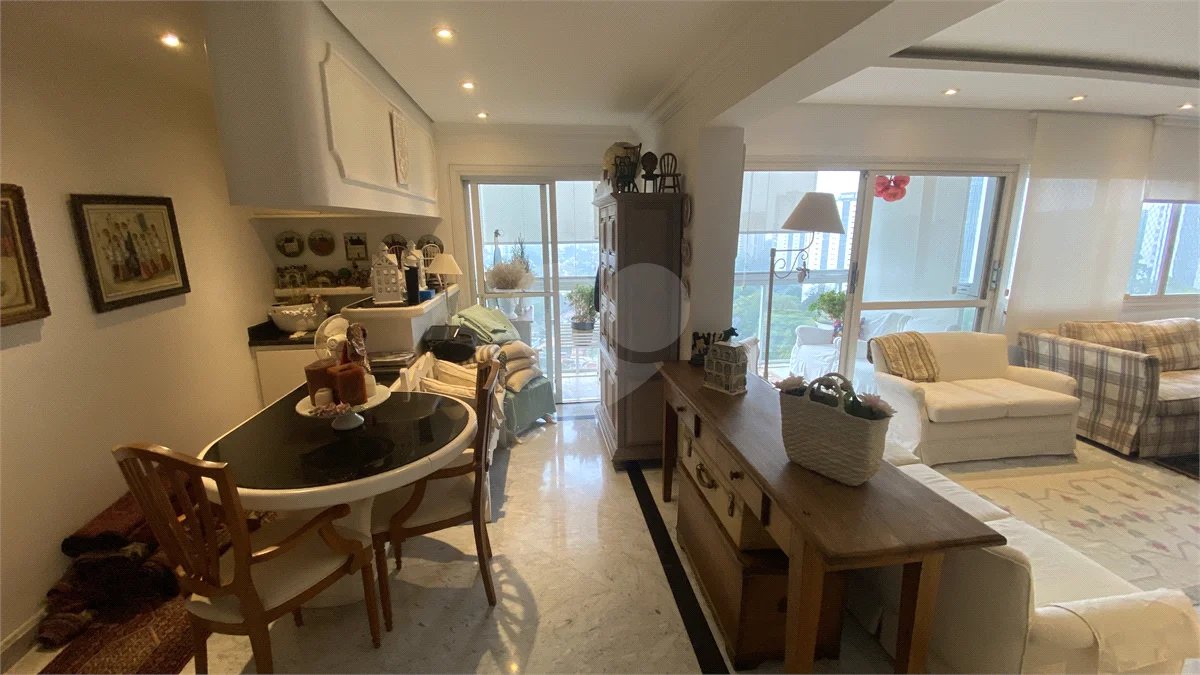 Apartamento à venda com 4 quartos, sendo 1 suíte, em Alto da Boa Vista, São Paulo, SP