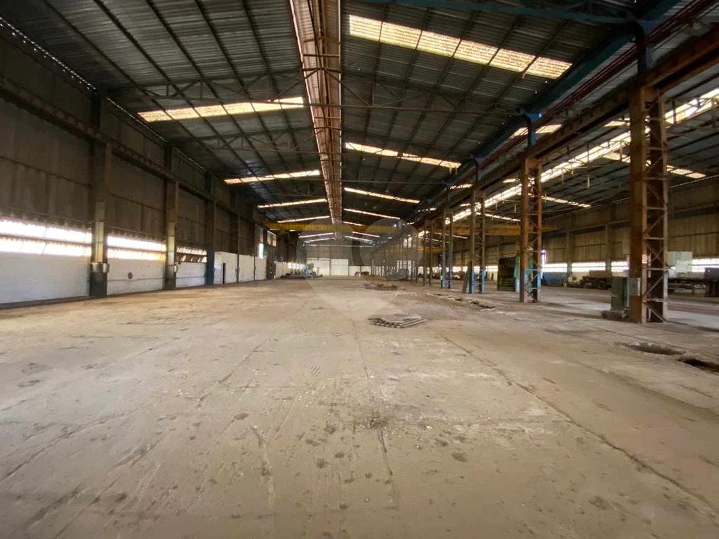 Galpão industrial à venda ou para locação na beira da Rodovia Hermínio Petrin - SP 308.