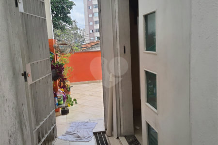 Sobrado com 3 dormitórios e 4 vagas na Saúde.
