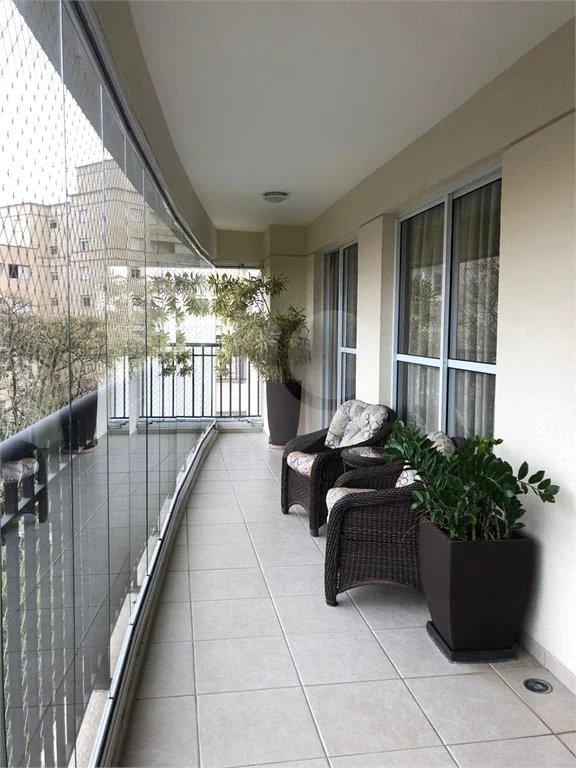 Apartamento de 176 m2 com 4 dormitórios sendo 3 suítes com 3 vagsa Condomínio Dolce Vita Avenida Lacerda Franco ,Cambuci -São Paulo