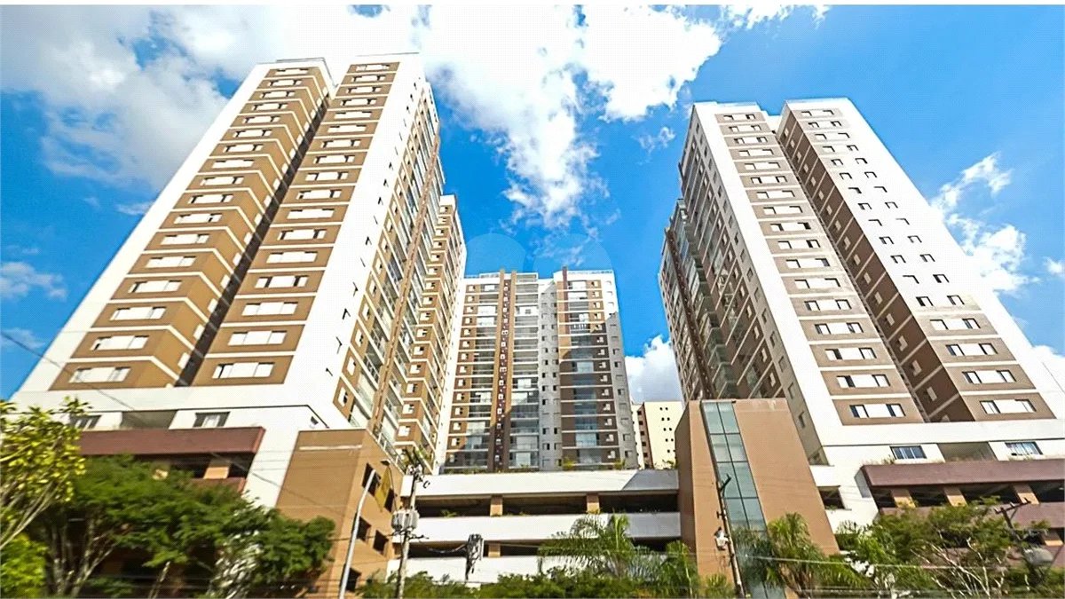 Apartamento mobiliado de 102 m² para locação no Centro de São Bernardo do Campo, com 3 dormitórios, 1 suíte, varanda gourmet com vista para o Paço Municipal, 2 vagas e lazer completo.