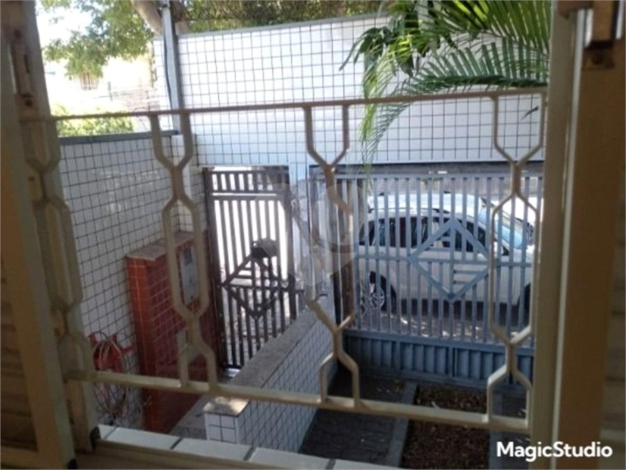 Casa com 400m², 2 dormitórios, 2 vagas de garagem, à venda na Vila Matilde.