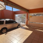 Sobrado a Venda com 3 dormitórios em Atibaia
