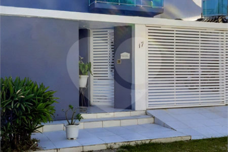 Casa duplex em condomínio fechado com 3 Quartos (1 Suíte com Closet e Varanda) | Vargem Grande – RJ
