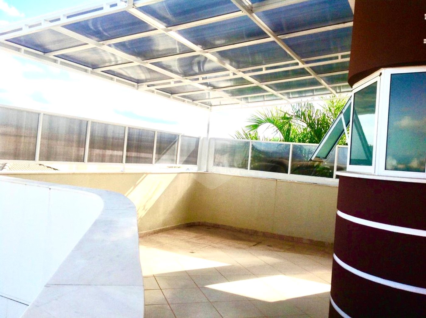Indaiatuba - Casa no Condomínio Amstalden - Sobrado - 4 suítes - 2 banheiros sociais - Piscina aquecida com Hidro - Móveis planejados - 334,89 de obra - 370 construção com a piscina - IPTU 513,00 - Condomínio 1091,00 - Condomínio com salão de festa - Quadra de futebol - Lago para pescas