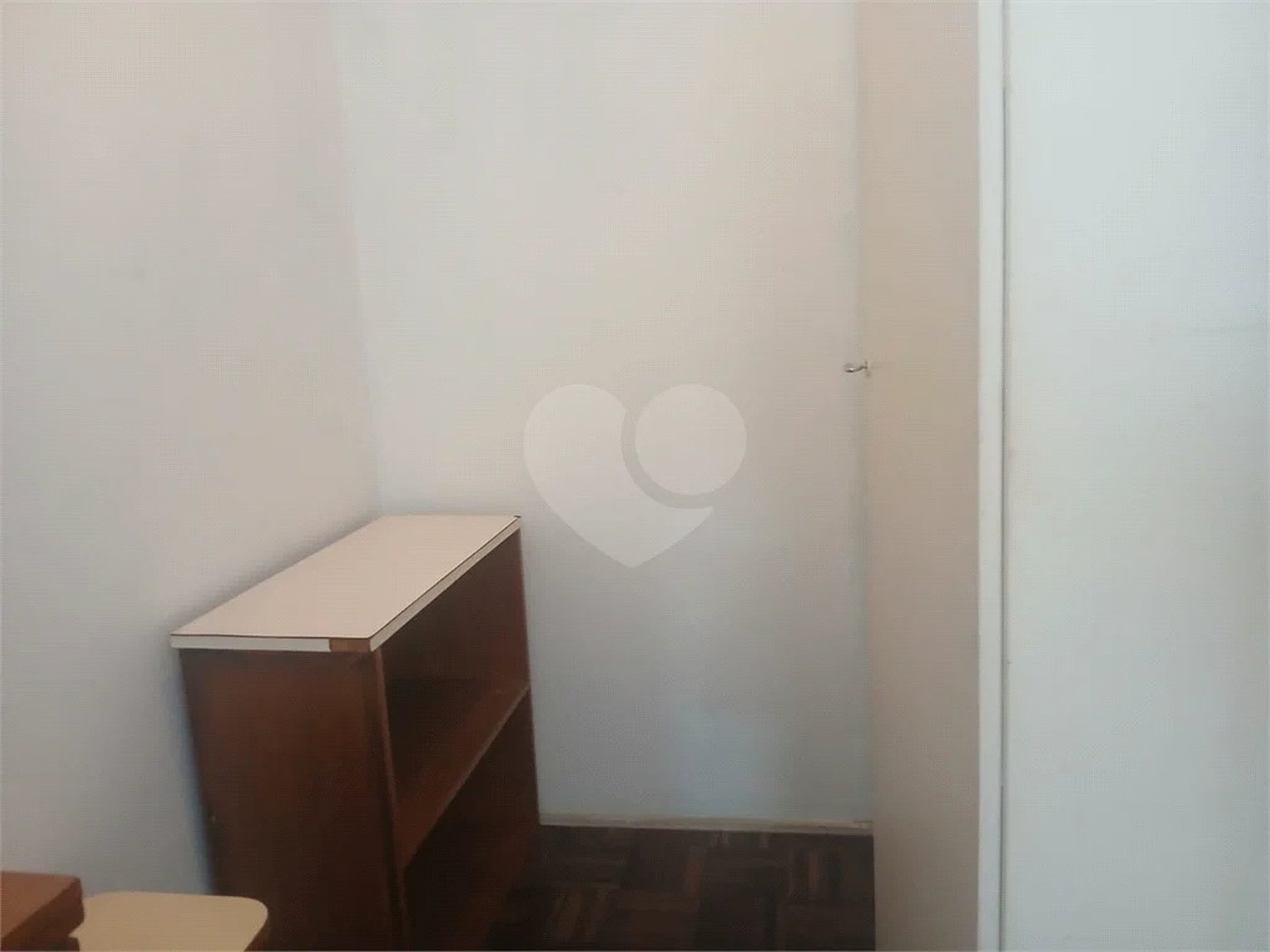 Apartamento a venda com porteira fechada no Belem com 95m com 03 dormitórios espaçoso sendo um suíte, 2 vagas. Aceita Permuta.
